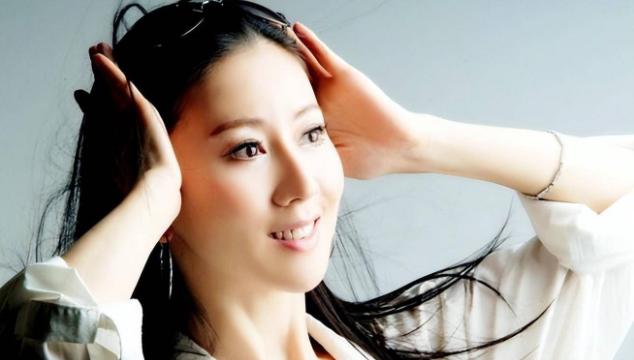 事实证明，为了钱选择当“裸模”的汤加丽，已经走上了另一条大道