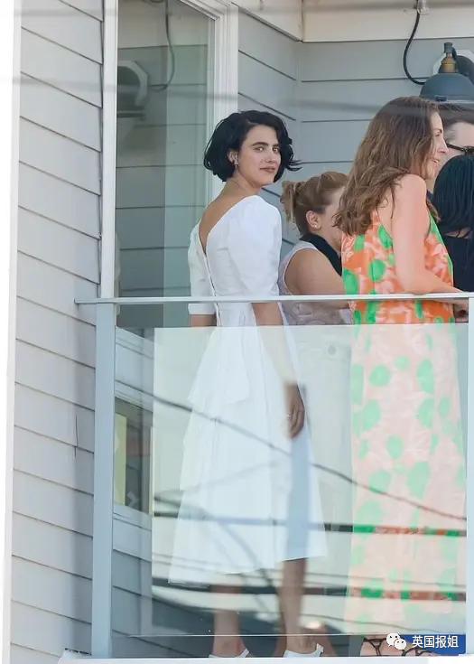 霉霉演唱会美国小姐开场自我介绍,霉霉与打雷姐现身超级碗