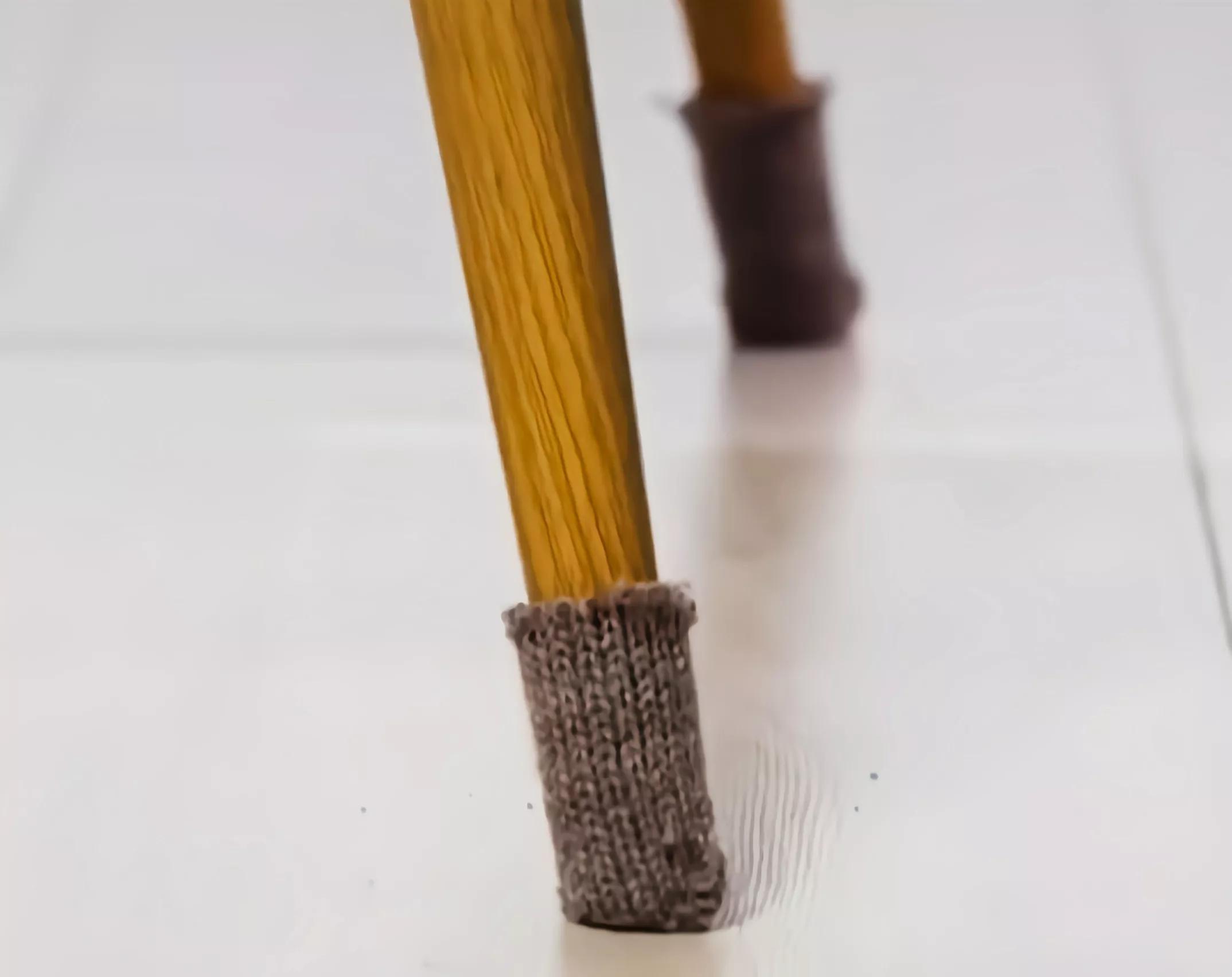 滴露消毒液把白色衣服染色怎么办,白色衣服和黑色一起染色了怎么办