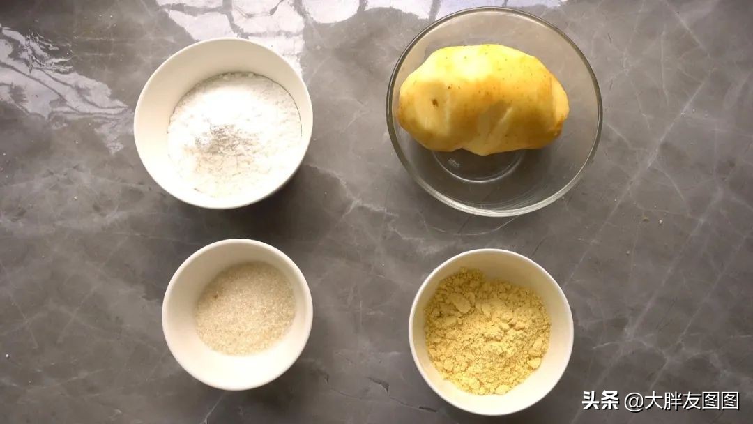 土豆最好吃的做法不要焯水,土豆不炒不蒸这样做酸甜微辣