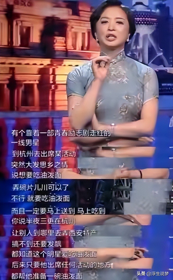 助理伺候明星跪下打伞,助理跪下伺候明星洗脚穿鞋