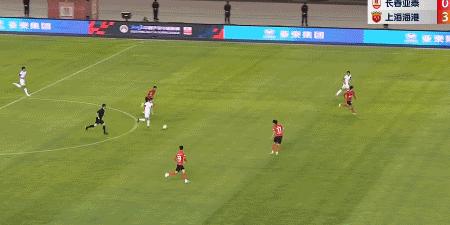 海港一骑绝尘！门柱连阻武球王莱昂纳多被队友推搡回泰山吧不受气