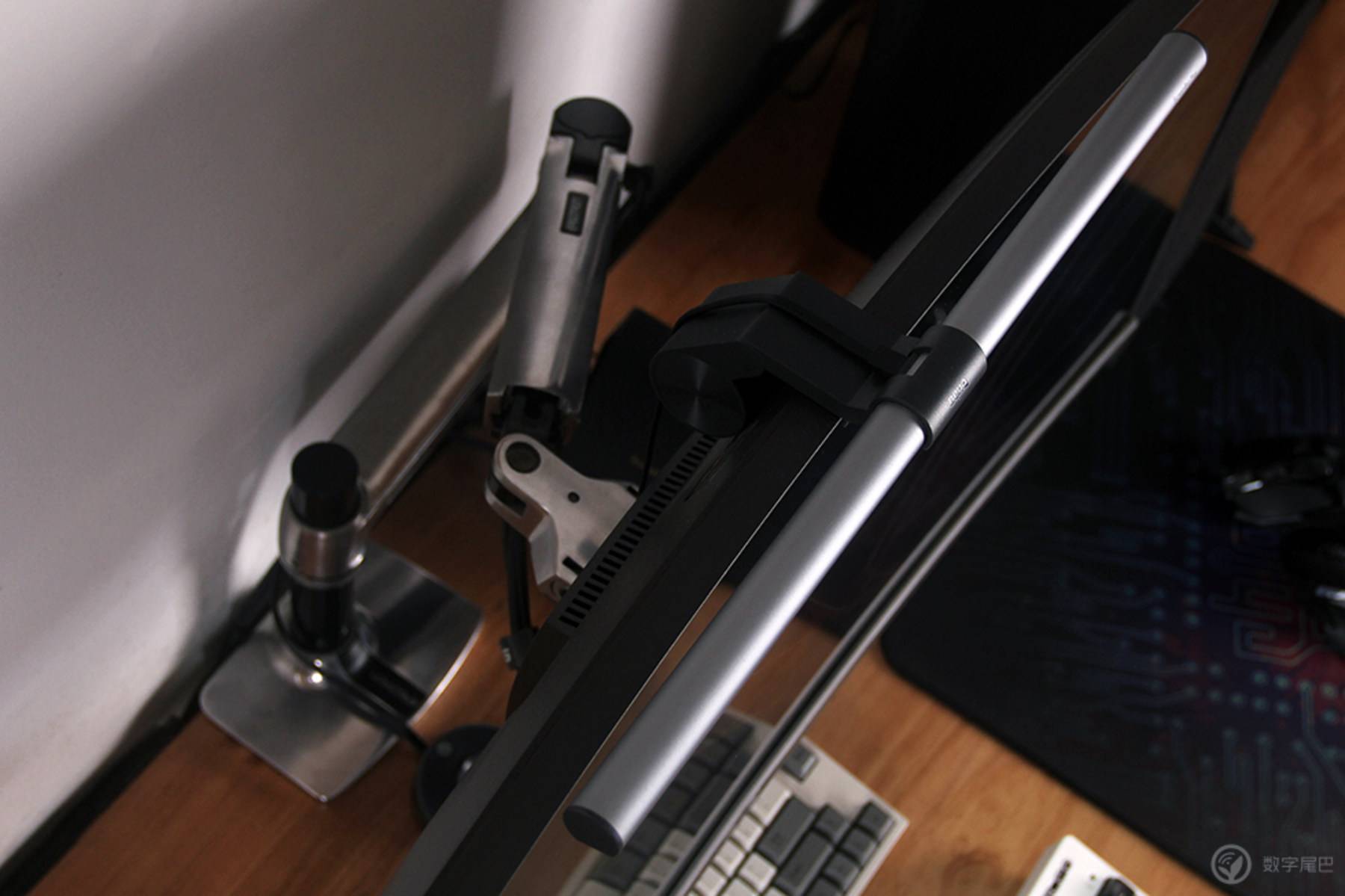 推荐几款高逼格电脑桌面,实用科技感很强的电脑桌面