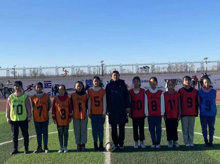 宝成小学举办成长杯校园足球联赛,镜湖小学校长杯足球联赛