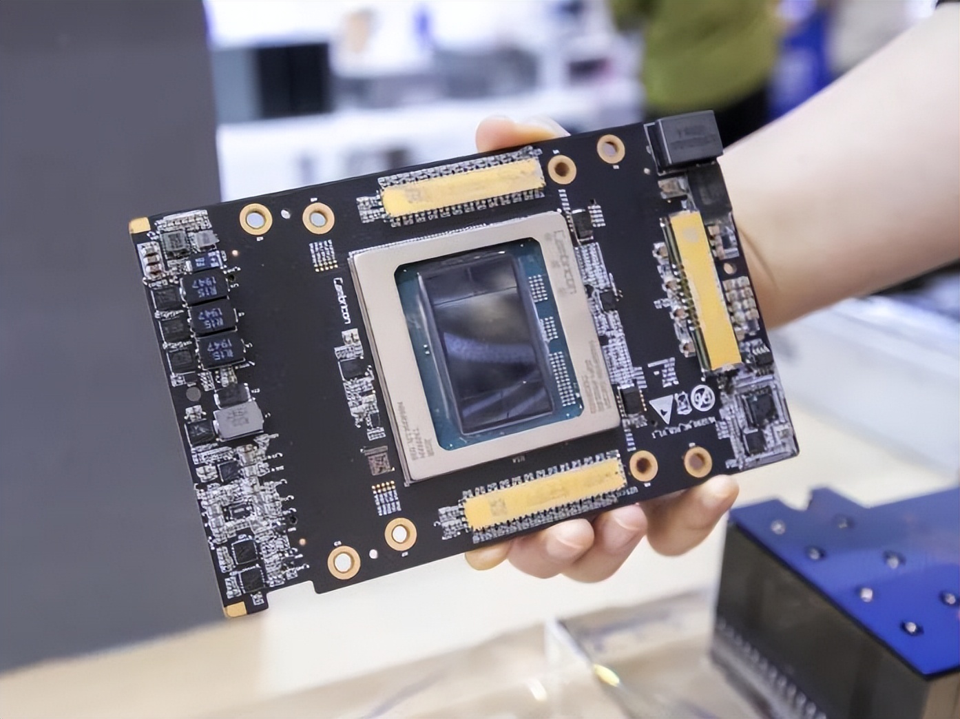 在intel、ARM的基础上造CPU？6大国产CPU，到底谁最牛？