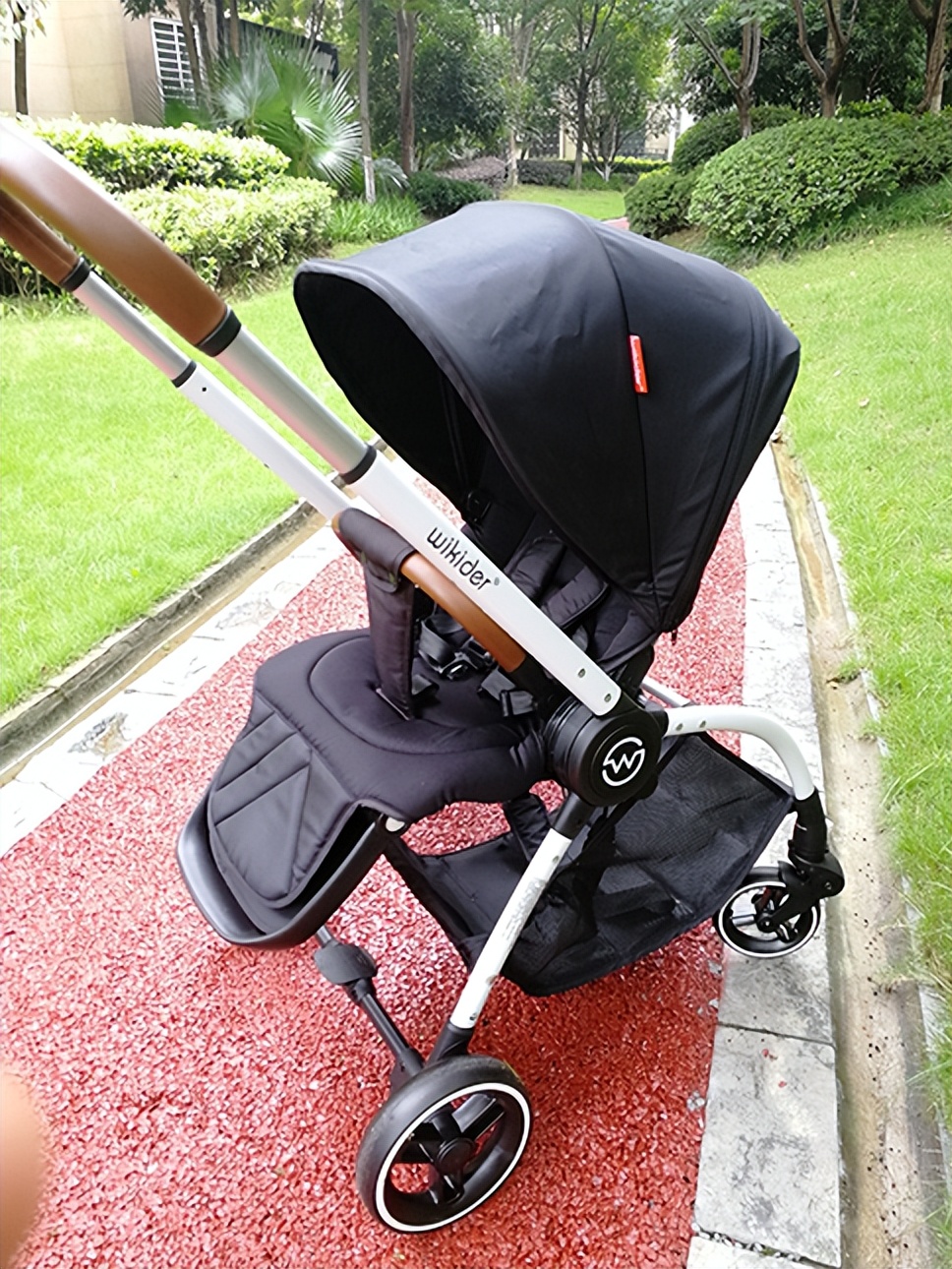 婴儿推车竹藤椅哪个牌子好,有红嘴唇的婴儿推车是哪个牌子