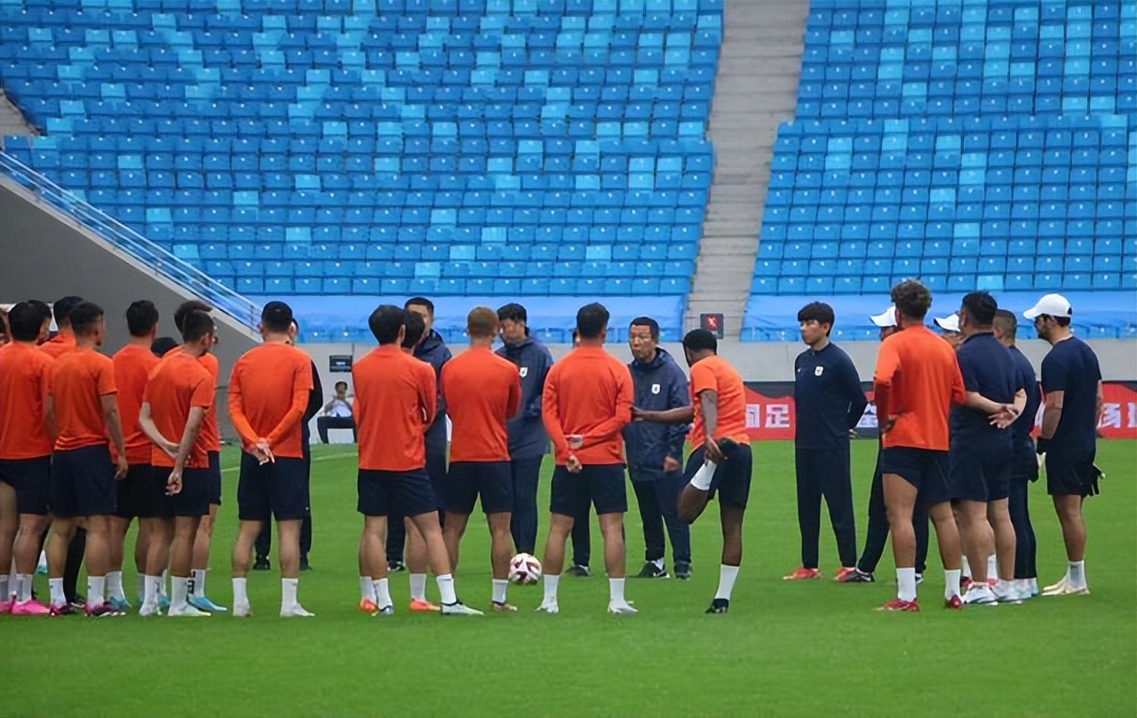 崔康熙2胜1平得7分幕后故事？蒿俊闵接班人浮现？郝伟案内幕曝光