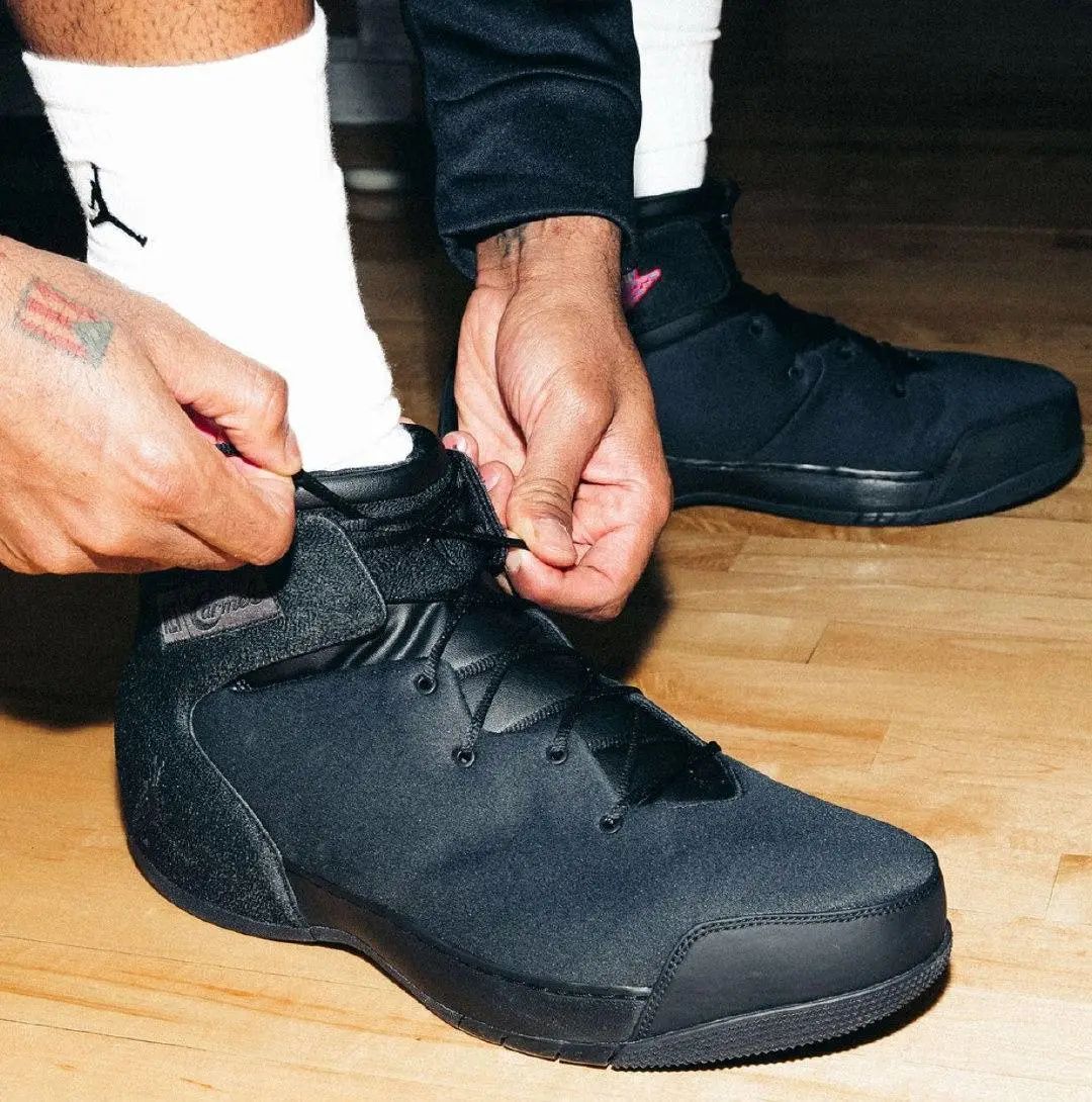 甜瓜安东尼签名鞋,安东尼生涯最高分穿的球鞋