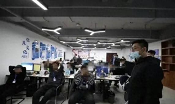 女主播用来进行淫秽色情表演的工具被没收了！