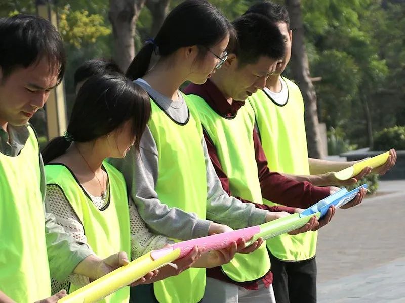 团建趣味飞机游戏怎么玩,趣游研学营