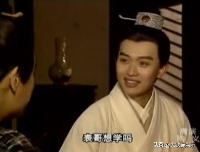 同样是演“俏罗成”，有人俊而不娘，有人油腻耍帅，放一起差距大