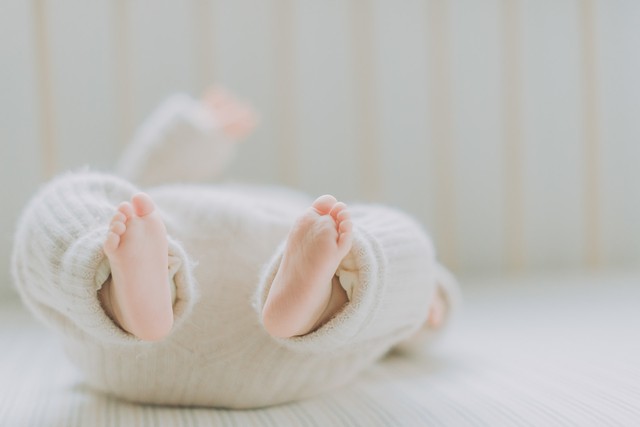 新生儿14天拉便便有绿色什么原因,11个月宝宝拉绿色便便是什么原因