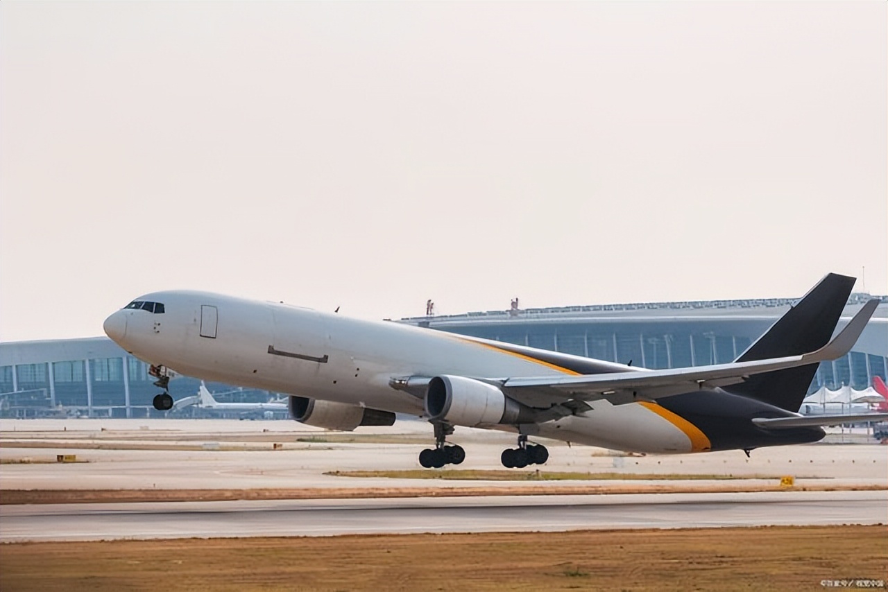 国际空运大概要多少钱,国际空运费多少钱一吨