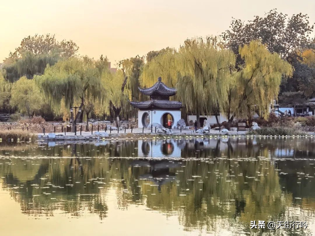 陶然亭位列四大名亭之首,陶然亭是我国四大名亭之一