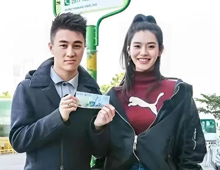 赌王千金何超莲窦骁是如何认识的,赌王女儿何超莲窦骁婚礼伴手礼