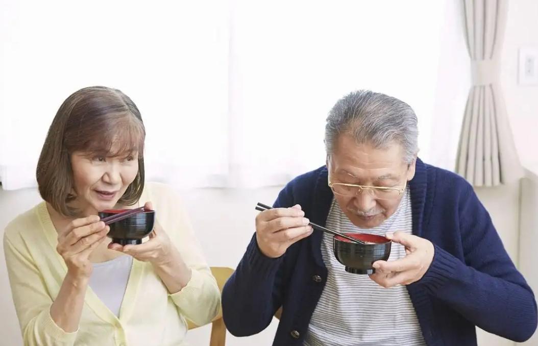 中老年人吃什么食物可以补血,中老年人吃什么食物少生病