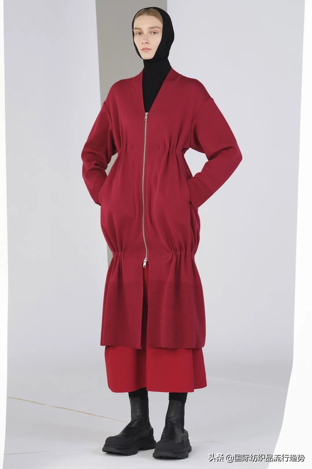 把服装当作思想的容器！看高桥祐介将美学融入到针织艺术中