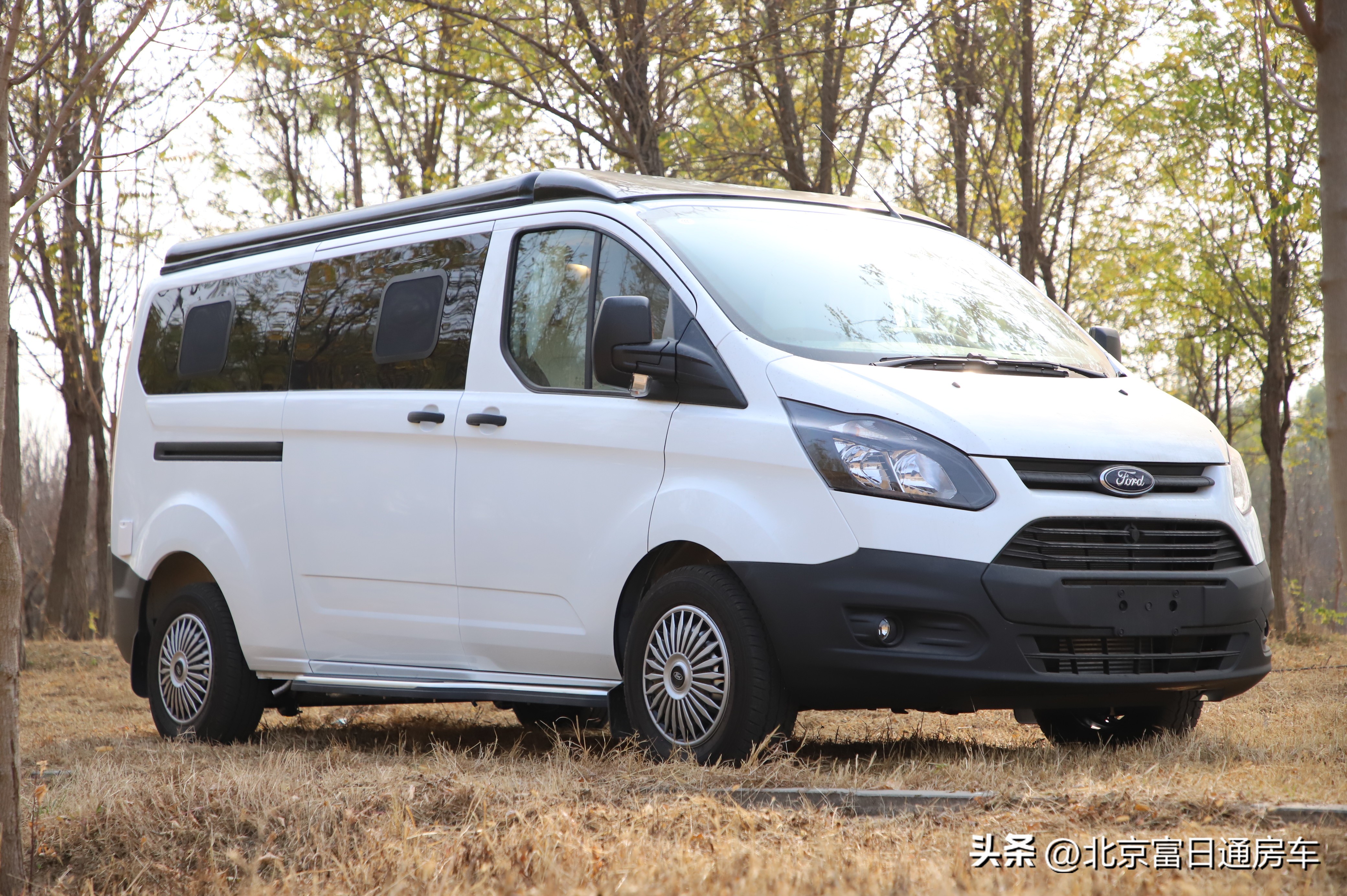 自带全封闭帐篷越野房车,模块化露营房车车长4米重500