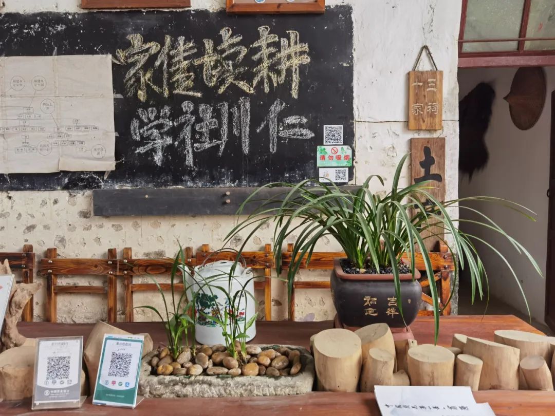 閲戠鍗佹湀鍥藉簡涓鍋囨湡浣忓鏀荤暐,閲戠涔嬬害