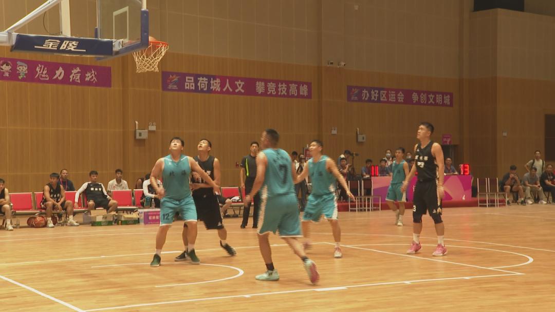 广西壮族自治区第十五届运动会群众赛事活动“乳泉井杯”篮球比赛火热进行中