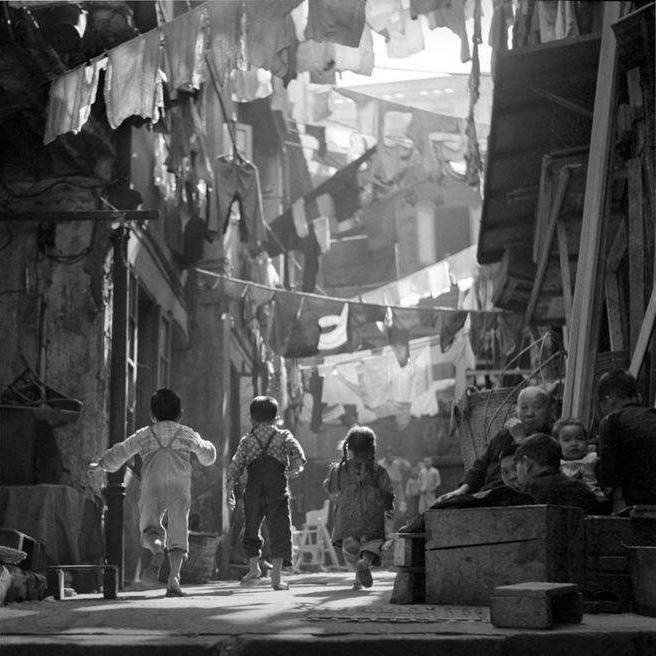 他是华人摄影界传奇，却迫于生计拍三级片…成为“情*电影色**大师”