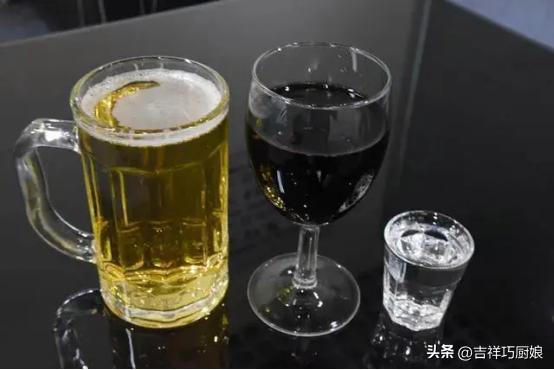 一杯白酒换算多少啤酒,啤酒换算白酒简单公式是什么
