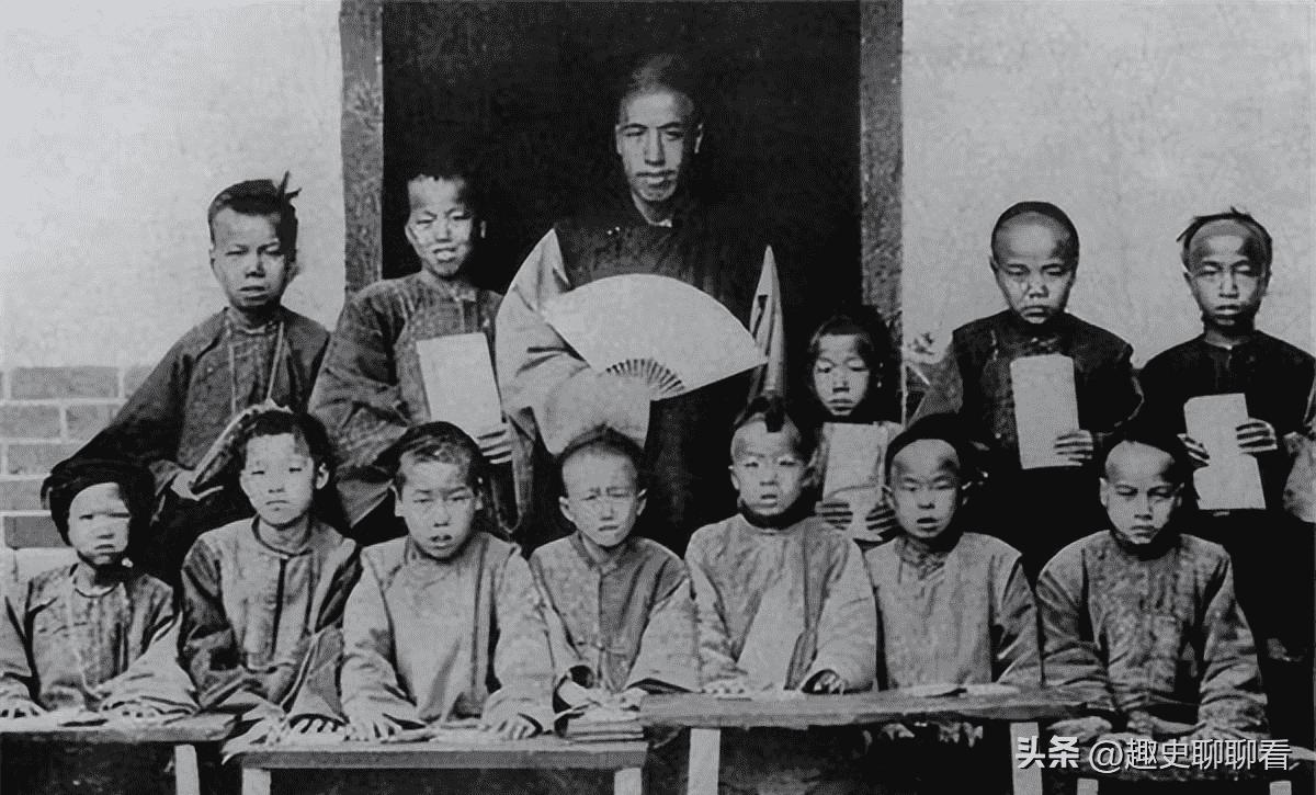 21张真实又罕见的老照片，阴毛假发工作者，我怀疑他用错地方了