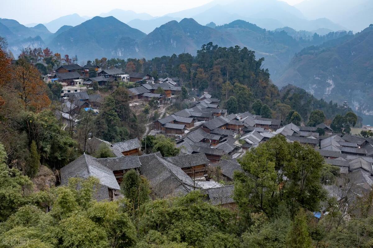 楼上古寨，布局极为讲究，距今上百年安静诗意，却养在深闺无人识