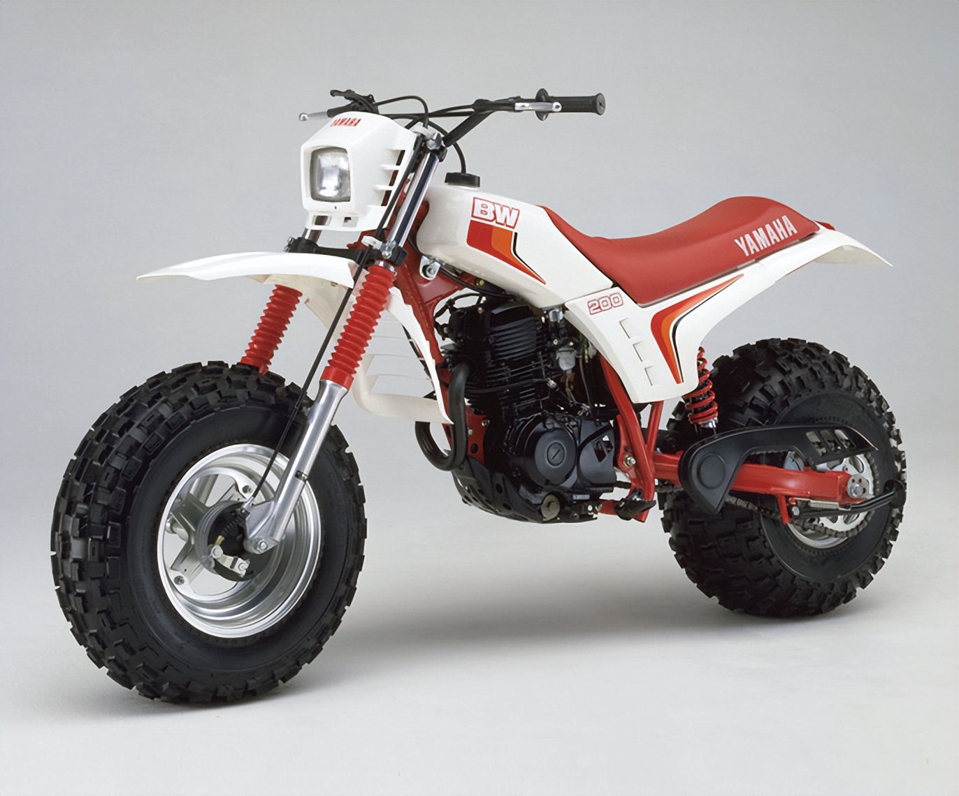 雅马哈qbx125摩托车,雅马哈摩托车150新款太子