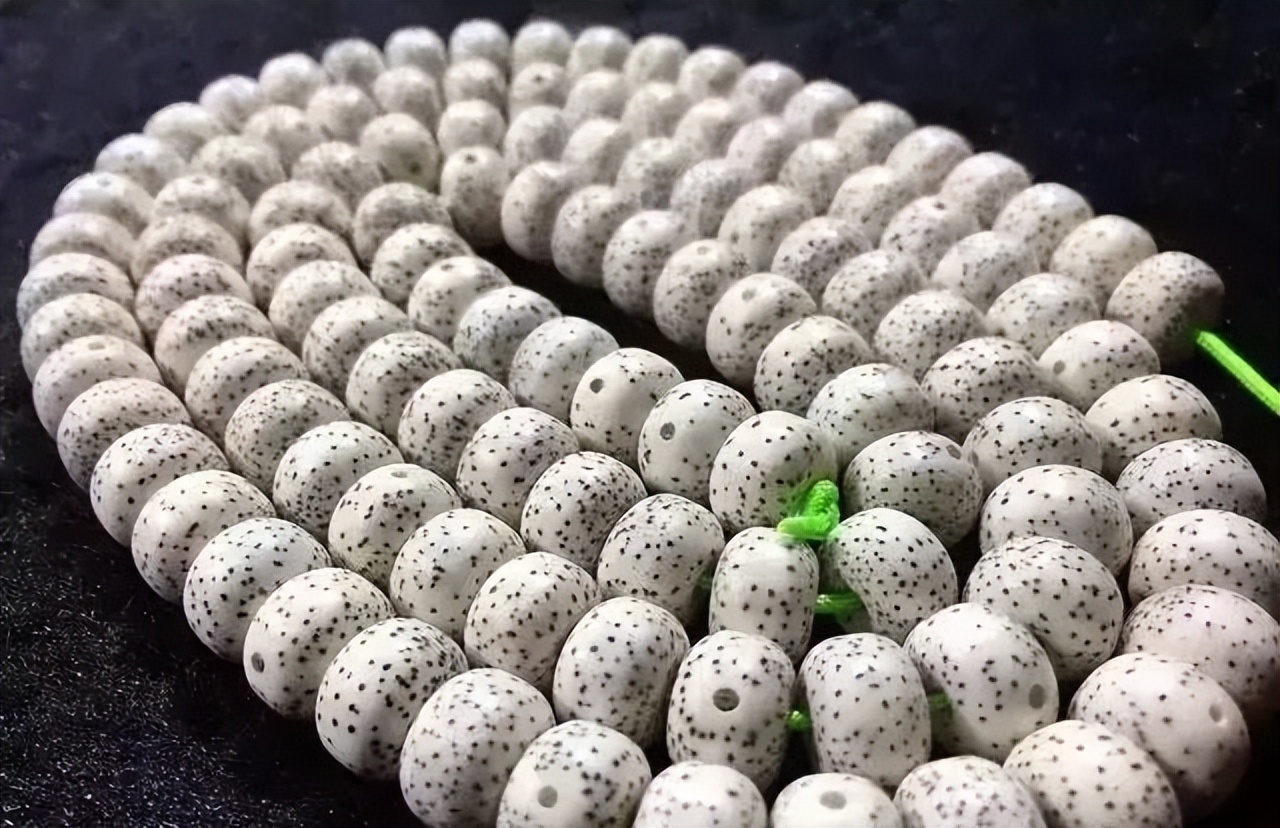 鸡油黄星月菩提盘到最后什么颜色,鸡油黄星月菩提盘出来的效果图