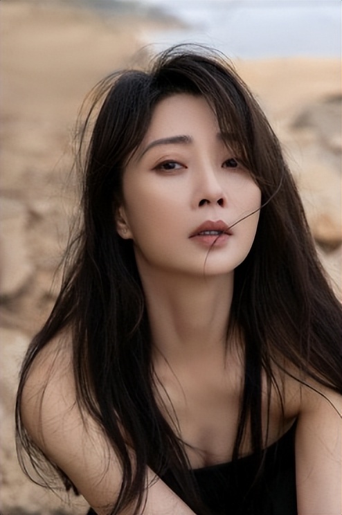 殷桃年轻时颜值巅峰,殷桃回眸一笑百媚生