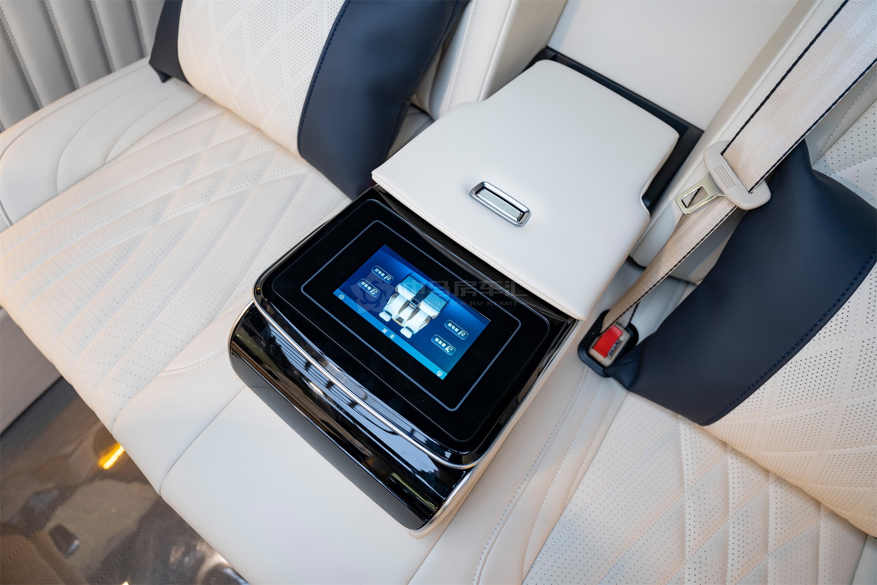 最新款奔驰商务车哪款好,奔驰商务车哪款最值得买