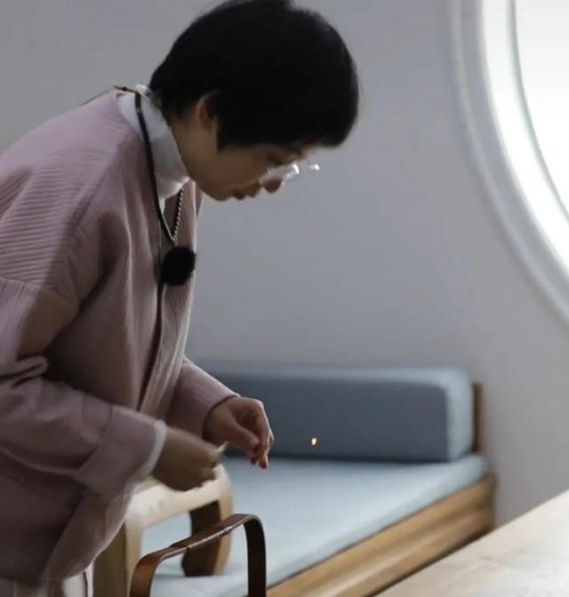 焚香听雨，日入过万，为富豪点香的“司香师”到底是什么行业？