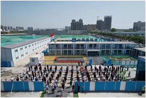 降尘新标杆智启“西安蓝”——白桦林天成作为扬尘治理模范工地接受同行观摩学习