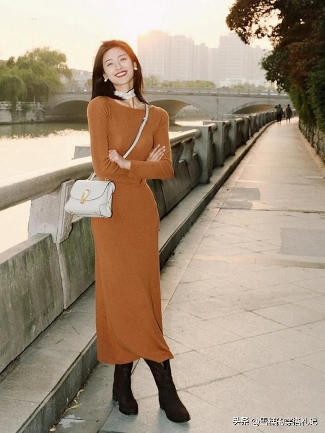 皮肤暗黄偏黑女士染什么颜色头发,皮肤偏黑的女孩子穿白色好看吗