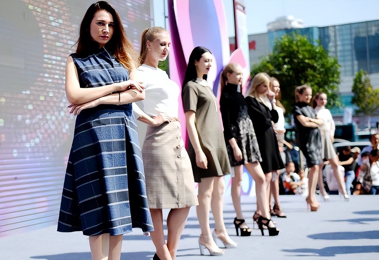 没钱就去中国！外国模特的“三个月买房计划”，中国成金钱乐园？