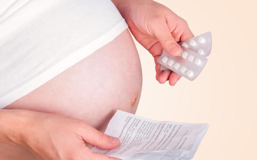 16岁女孩没有月经，到医院检查，被告知没有阴道、子宫，母亲哭了