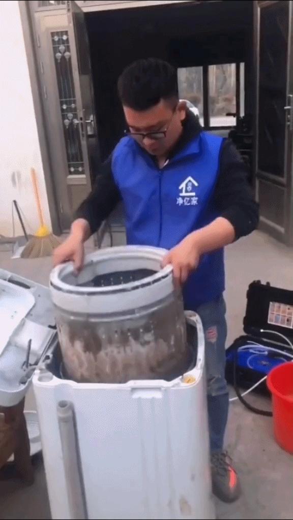 衣服清洗完后老粘毛,陈旧衣服如何洗焕然一新