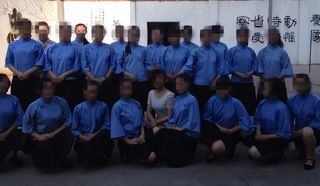 电击、殴打、*虐性**！400亿的“人间炼狱”，竟是家长们亲手打造的