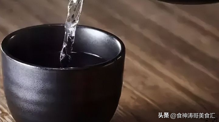 不同收入的人喝酒都是什么样子,不同收入人群喝酒档次