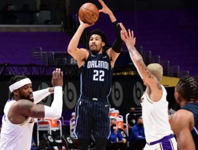 金州勇士张伯伦奥托波特受伤,张伯伦复活