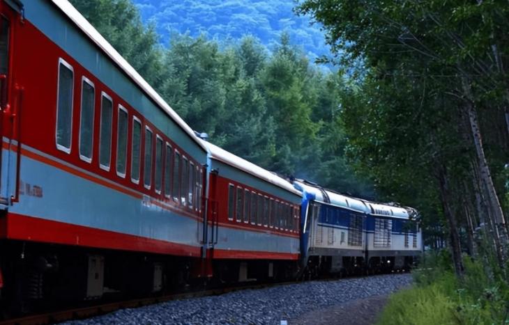中国十大旅游专列第一视角,国内十大旅游火车
