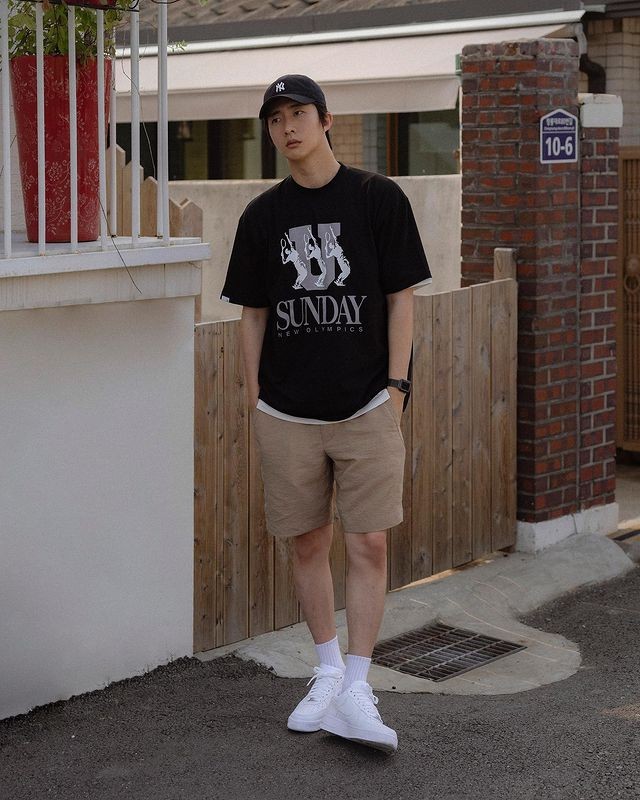 宽大的t恤男怎么穿才好看,宽松的直筒t恤怎么穿男