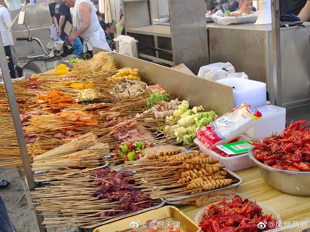 天津万新村天山夜市，这下彻底被刷屏了！