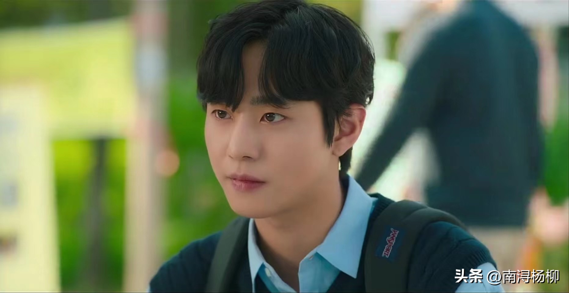 一脸疲惫还硬演学生，韩版《想见你》刚上线播出，原版又火了