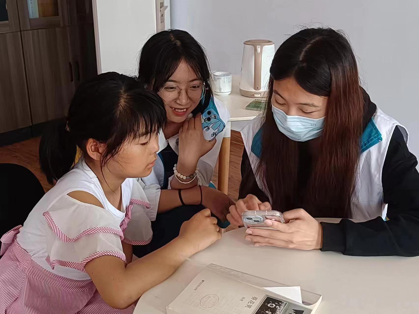 阳光伙伴“未”爱同行青少年生涯规划小组