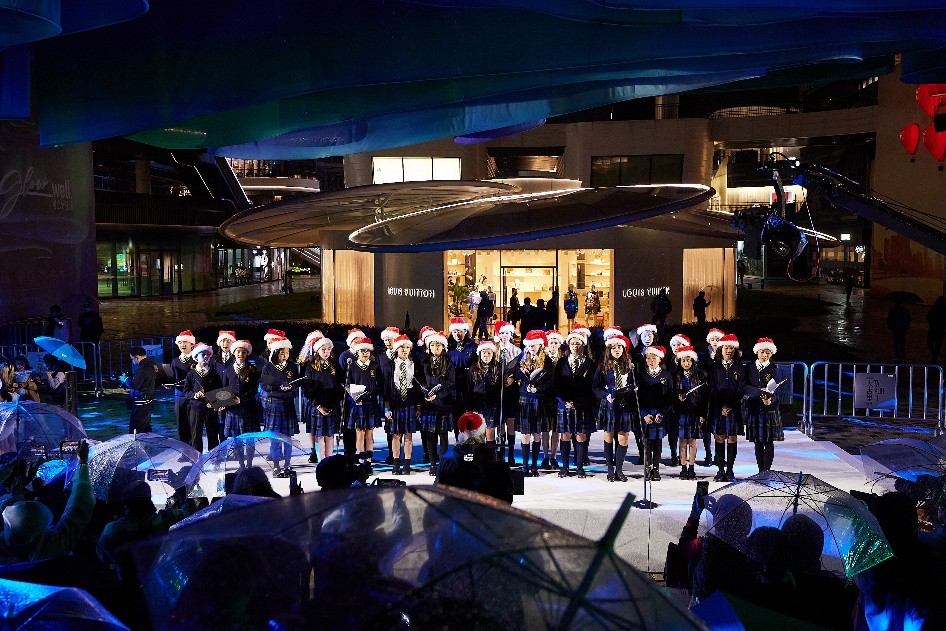 “Let’sGlowWell.寻极光耀心光”在前滩太古里邂逅浪漫极光