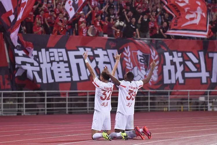 莱昂纳多足球高光时刻,莱昂纳多鲁能进球集锦