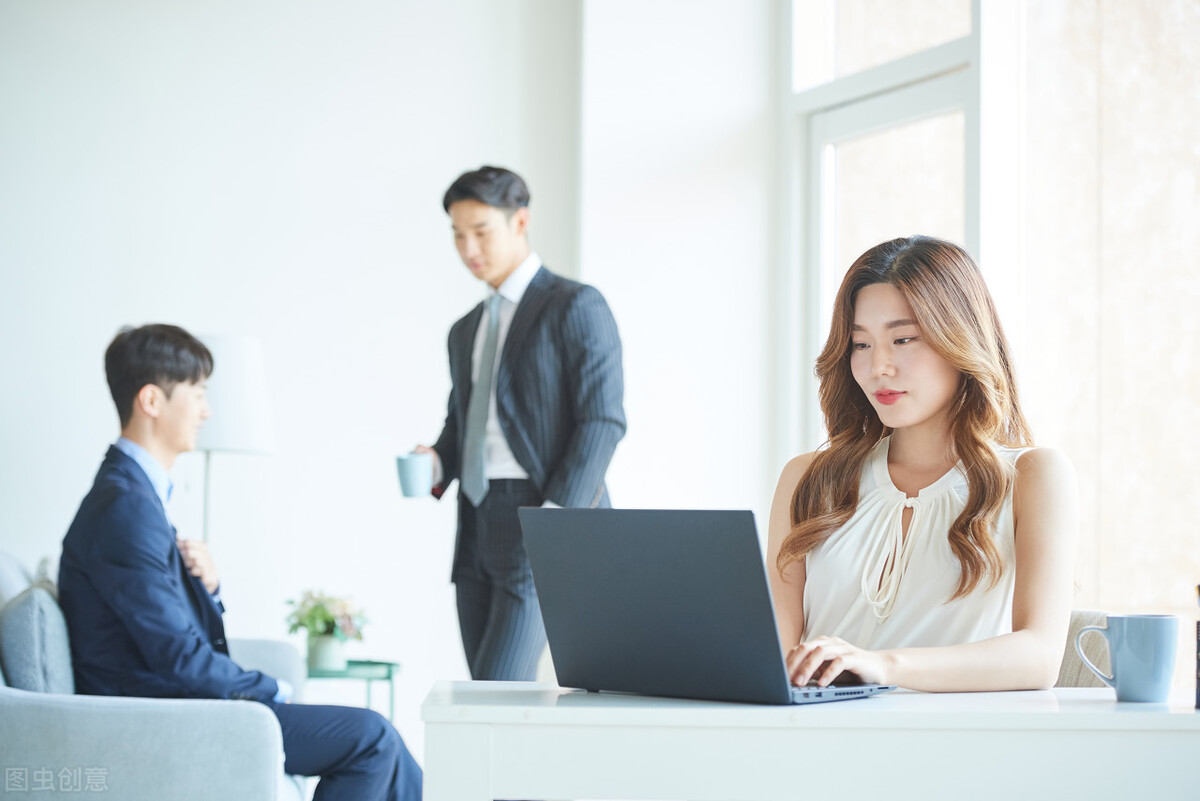 迟到早退员工罚100元,早退15分钟以上扣三天工资合法吗