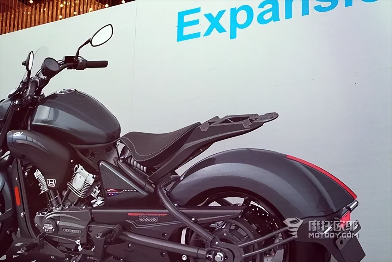 骁胜驯风300单座,骁胜驯风300座高